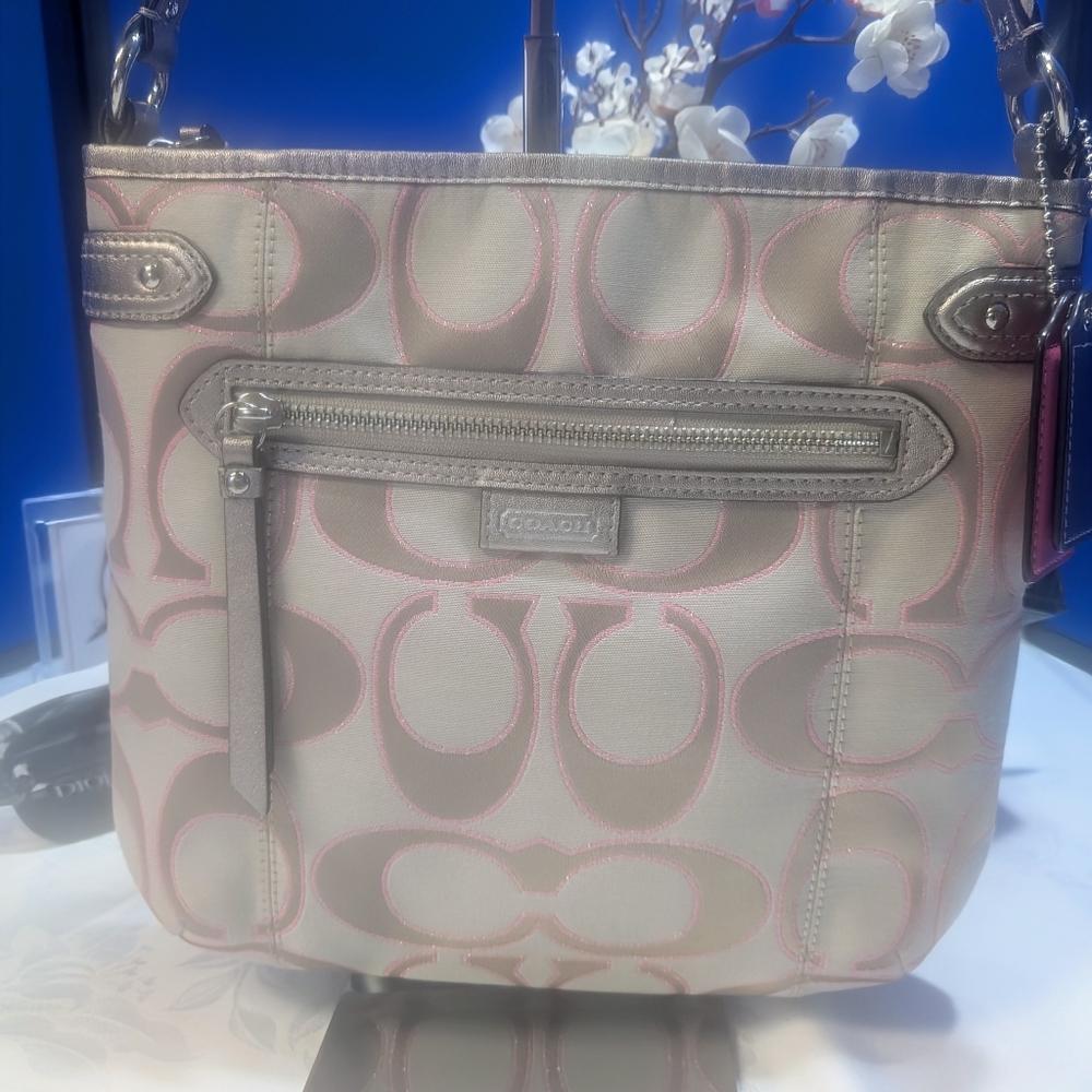 Coach Poppy Cream and pink crossbody bag 💕 - Picture 5 of 16